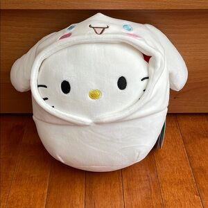 Hello Kitty as Cinnamon-roll Squish mallow